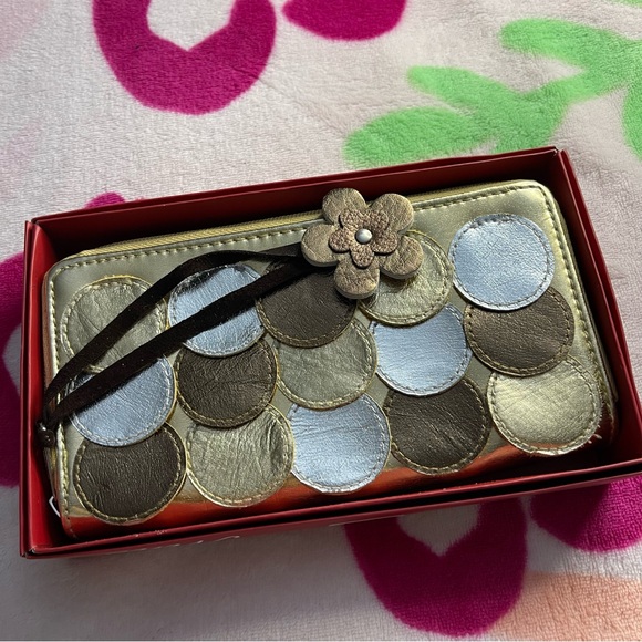 Far Nine Long Zip Wallet -NWB - Picture 2 of 12